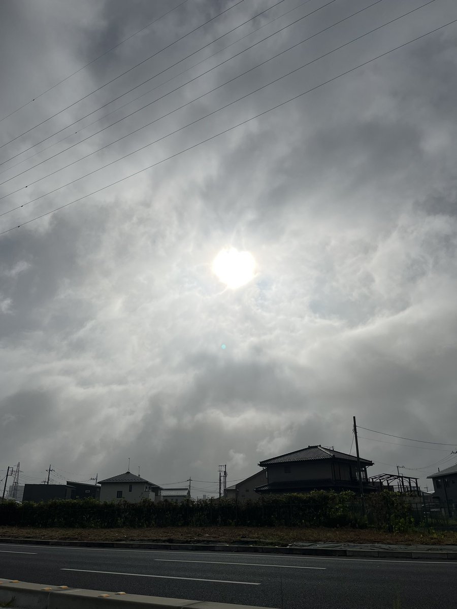 toei_densetsu's tweet photo. おはようございます。
今日の宇都宮は曇りのち晴れです☁️☀️
最高気温は33℃です。
こまめな水分補給など熱中症対策をしっかり行いましょう🧋

#毎週水曜日はノー残業デー
#完全週休二日制
#電気工事
#企業公式つぶやき 
#企業公式が地元の天気を言い合う https://t.co/R9kNNwHXLJ