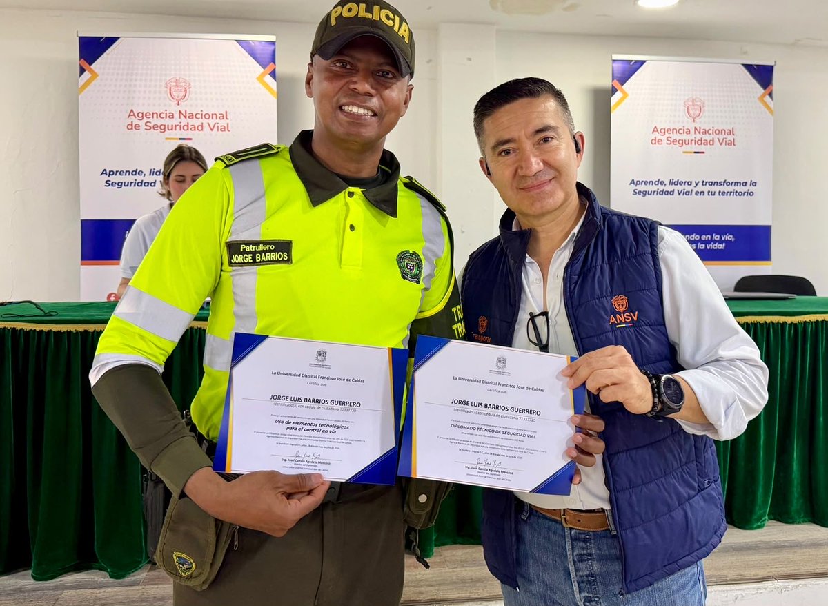 ansvcol's tweet photo. 📍#Barranquilla | Hoy, luego de dar cumplimiento a nuestro Diplomado Técnico sobre Vigilancia y Control del Tránsito, entregamos 9 kits para el control en vía y fortalecer las capacidades de los organismos de tránsito de Atlántico, Soledad, Sabanarlarga, Galapa y Malambo. https://t.co/c9AaTxJp4C