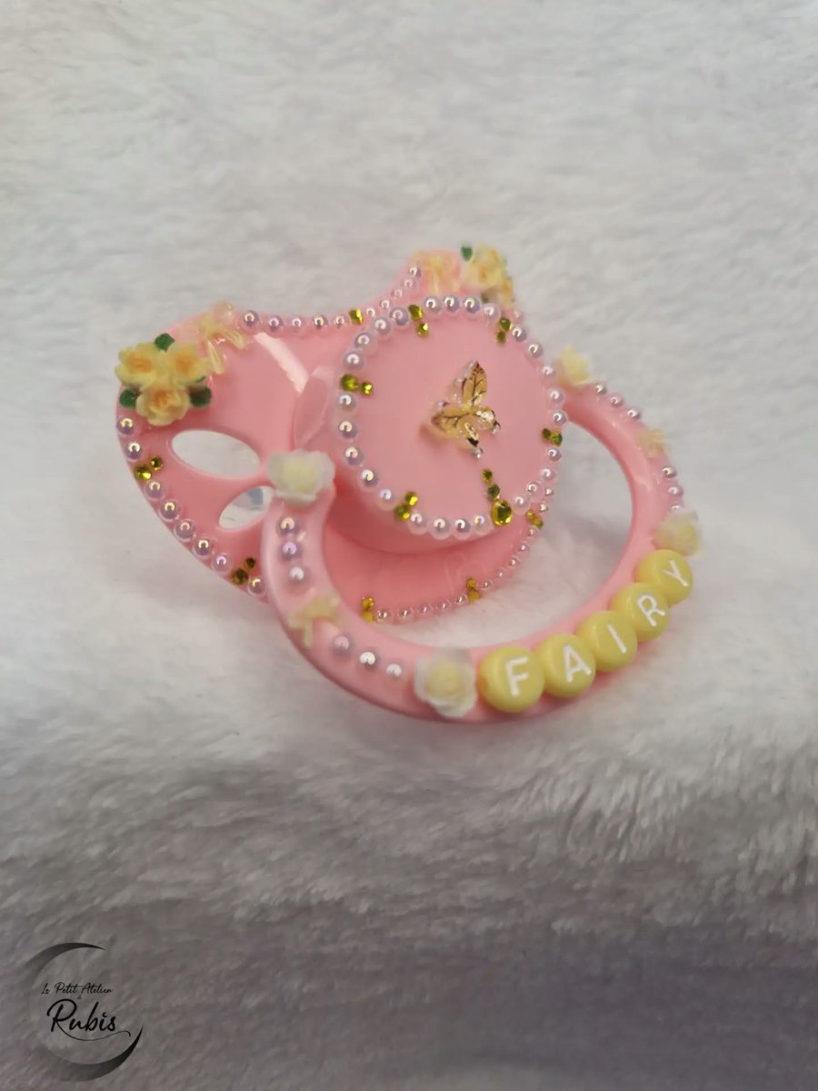 SpinelEtrubis's tweet photo. "Fairy" tétine pour adulte, disponible sur le site ✨️⬇️
Shop https://t.co/grkwtazsun
Insta https://t.co/G0xCJ1p2E5
#pacifier #tétine #abdl #kawaii #abdlgirl #diappergirl #cosplay #ageplay #kawaii #art #littlegirl #daddylittlegirl
#abdlgay #abdlcommunity #ddlg #little https://t.co/I5EbFMi4lf