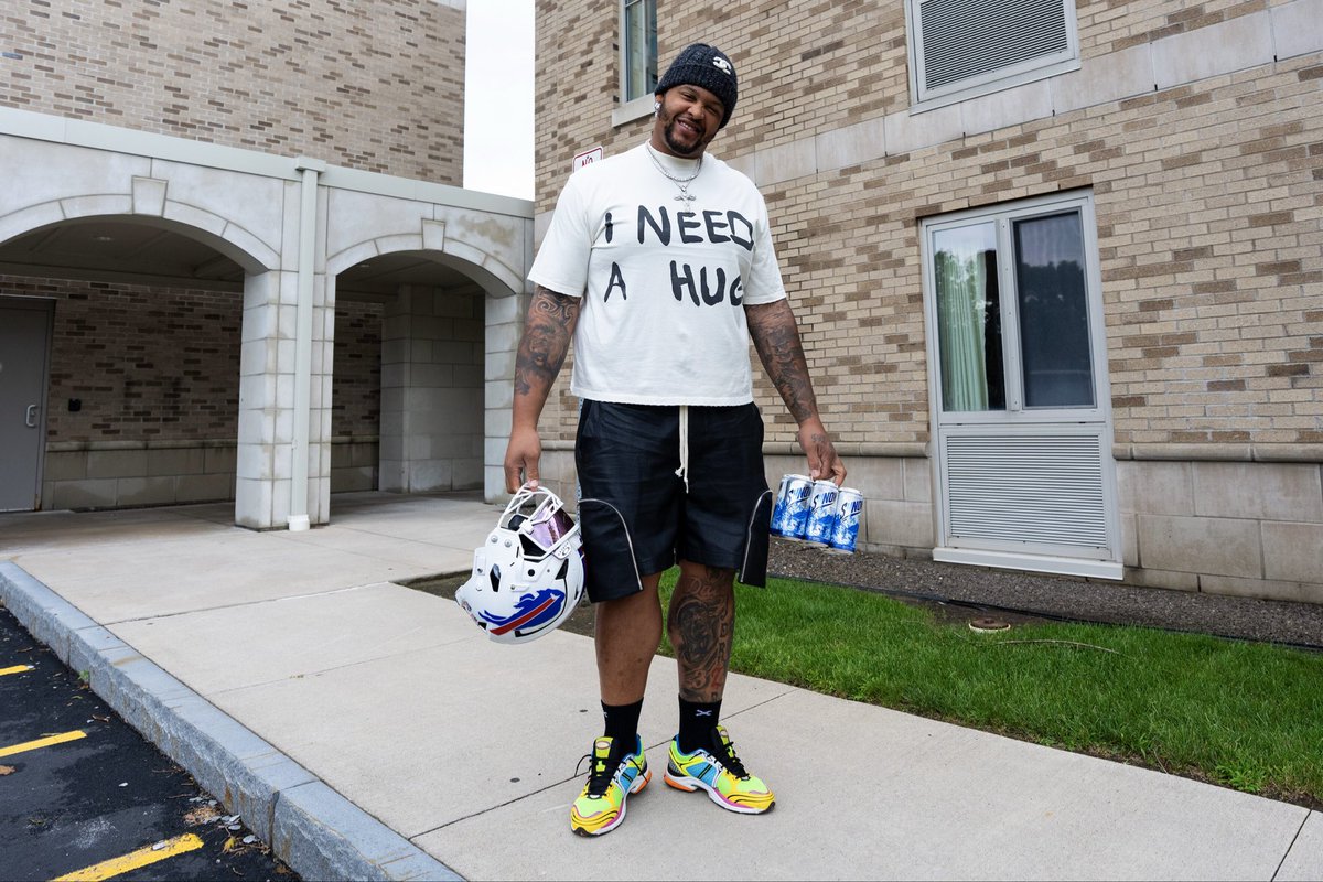 DDawkins66's tweet photo. Camp 10 fuel by Shnow2o #YouAlreadyShnow @BuffaloBills @NFL https://t.co/x21CZjz7vw