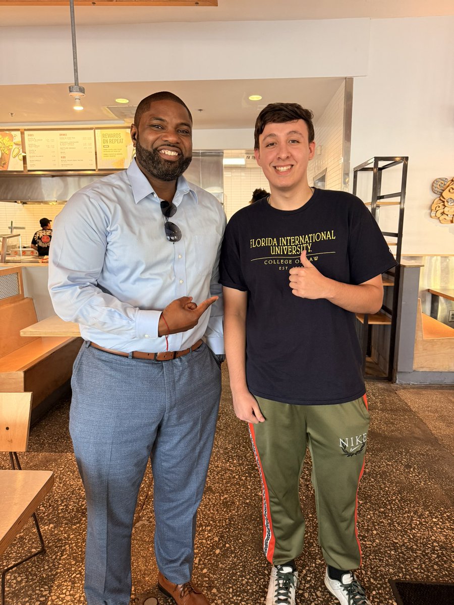 ByronDonalds's tweet photo. Between stops in Tampa today, stopped for a bite at Chipotle and met Ryan.
He's in town taking the bar exam and took a minute to say hello and share his support.
Ryan, good luck this week and thank you for coming over to say hi! https://t.co/5pHdQLFSBD