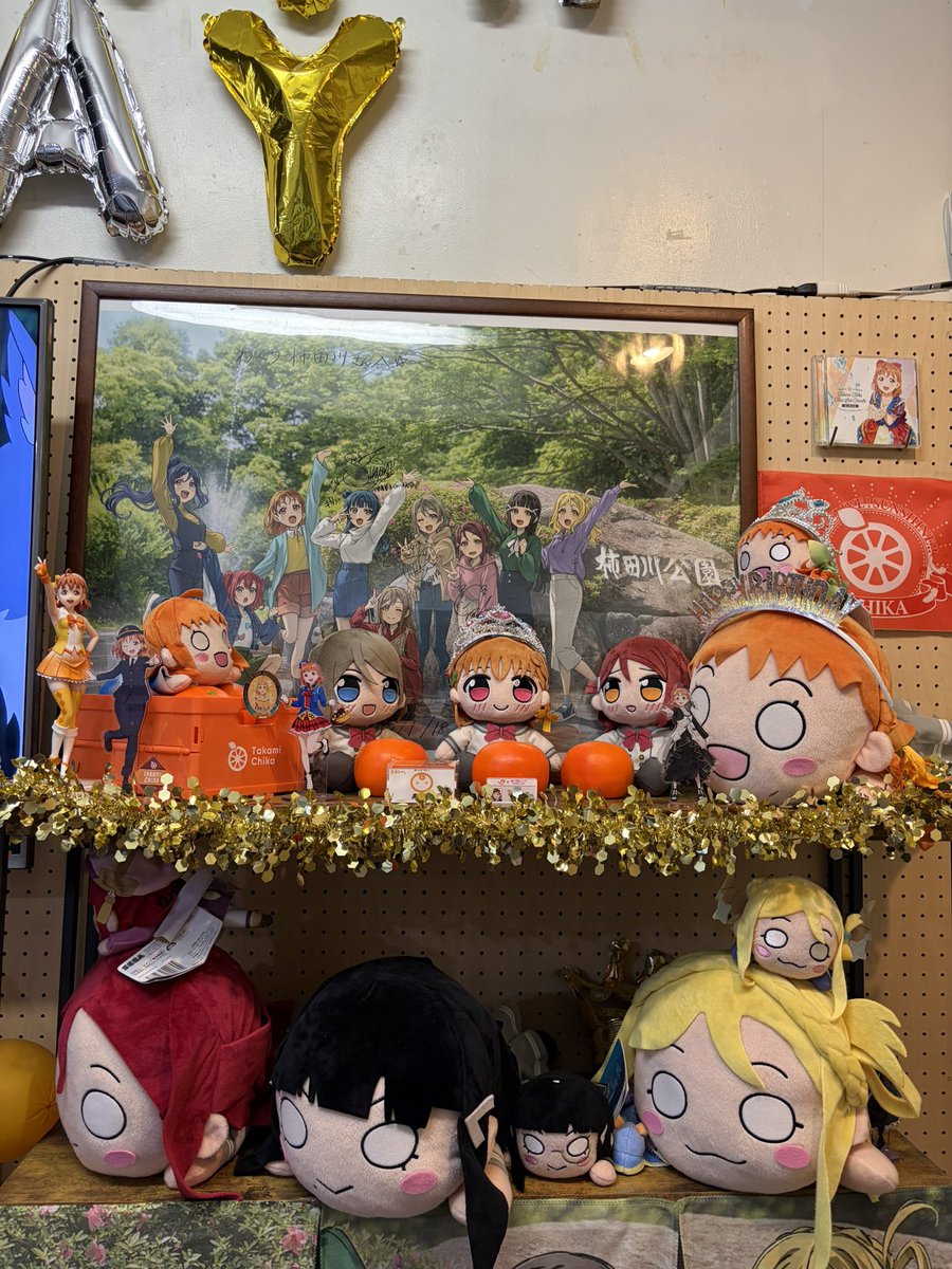 de10_miya's tweet photo. 清水町観光案内所
千歌ちゃん🍊バースデー装飾展示 https://t.co/LBNfTFjzMY