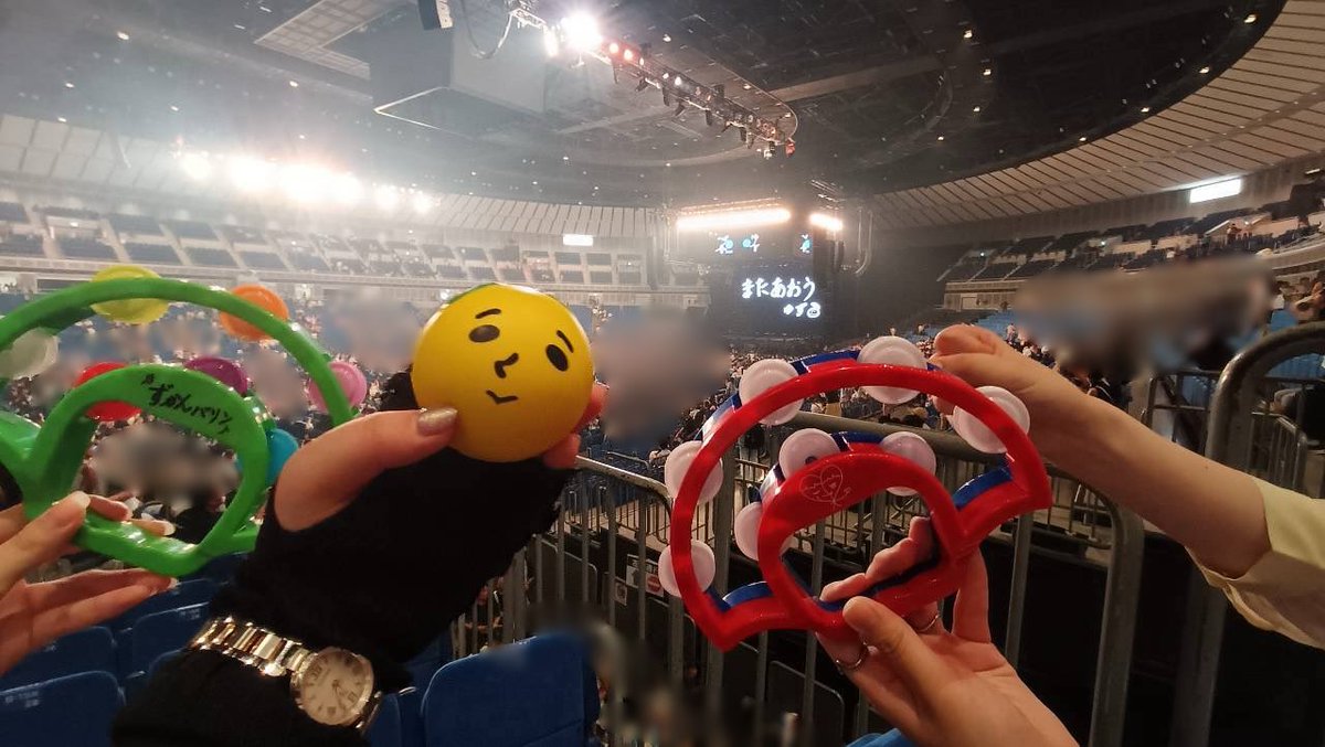 summer_banzai's tweet photo. 💙2026/07/25❤️
ロドで知り合ったフォロワーたちとゆずのライブ行ってきました😭✨
一緒にたくさん歌って踊って笑って泣いて、喜怒哀楽溢れる時間を新横浜で過ごせてよかった〜！！
(※怒＝夏色でステージに座り込む岩沢厚治がメロすぎるあまりキレてるフォロワーがいたため) https://t.co/7dLRdSETz3