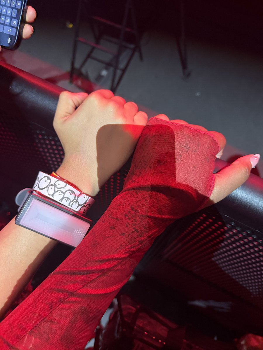 starboyjays's tweet photo. barricade for oakland d1 🙂‍↕️
@nanasbannanas @miupsh https://t.co/LIno0VKyZN