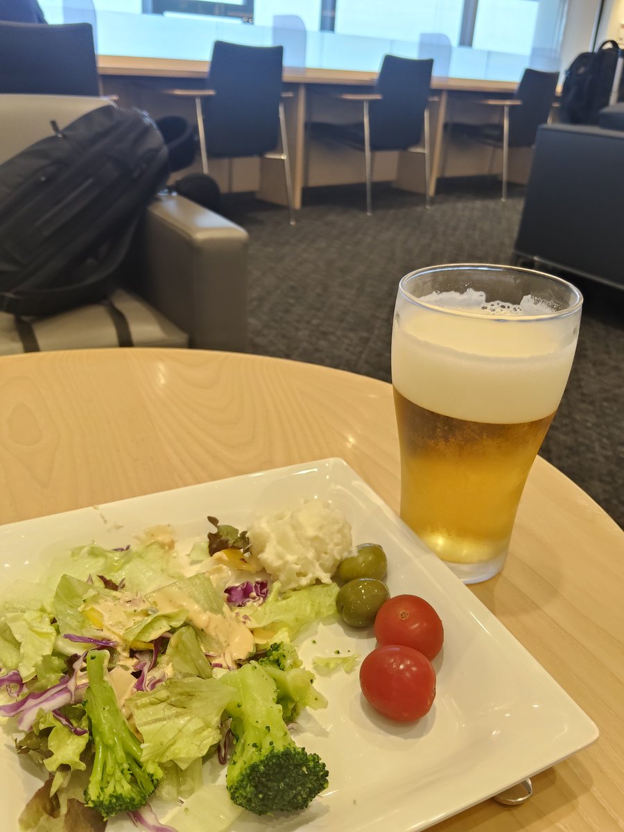 fx_travel's tweet photo. 自営業は自分で休みを調整できるのがいいところ。
夏は長期休暇をとって旅に出る。
今はスマホで海外でも連絡が取れる。いい時代だ。
今回は途中まで1人旅。
きままに動く😀 https://t.co/y5w8Sjb5GI