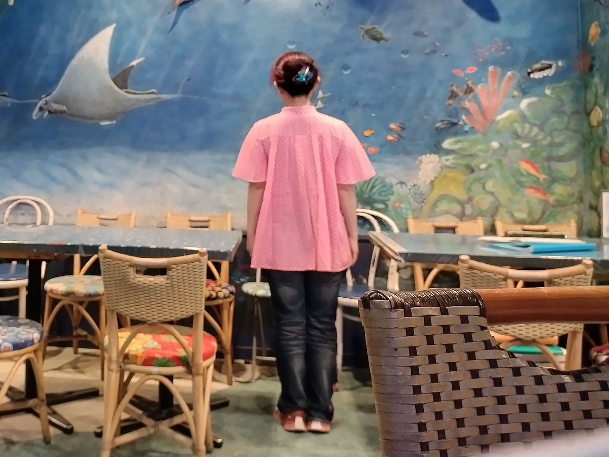 bluelagoonrest's tweet photo. #ブルラグ みどりの #ハンドメイド #クリップ
#暑い時期 に気持ちが良い #ガーゼ 素材で #ブラウス を作りました。
型紙は #CIRQUE_Sewing_Book から。 エリが後ろに抜けちゃうので、次作る時は首周りをちょっと直そうかな。
#handmaid #sewing
#ブルーラグーンレストラン
#名古屋グルメ
#塩釜口 https://t.co/j9jUnRkWb0
