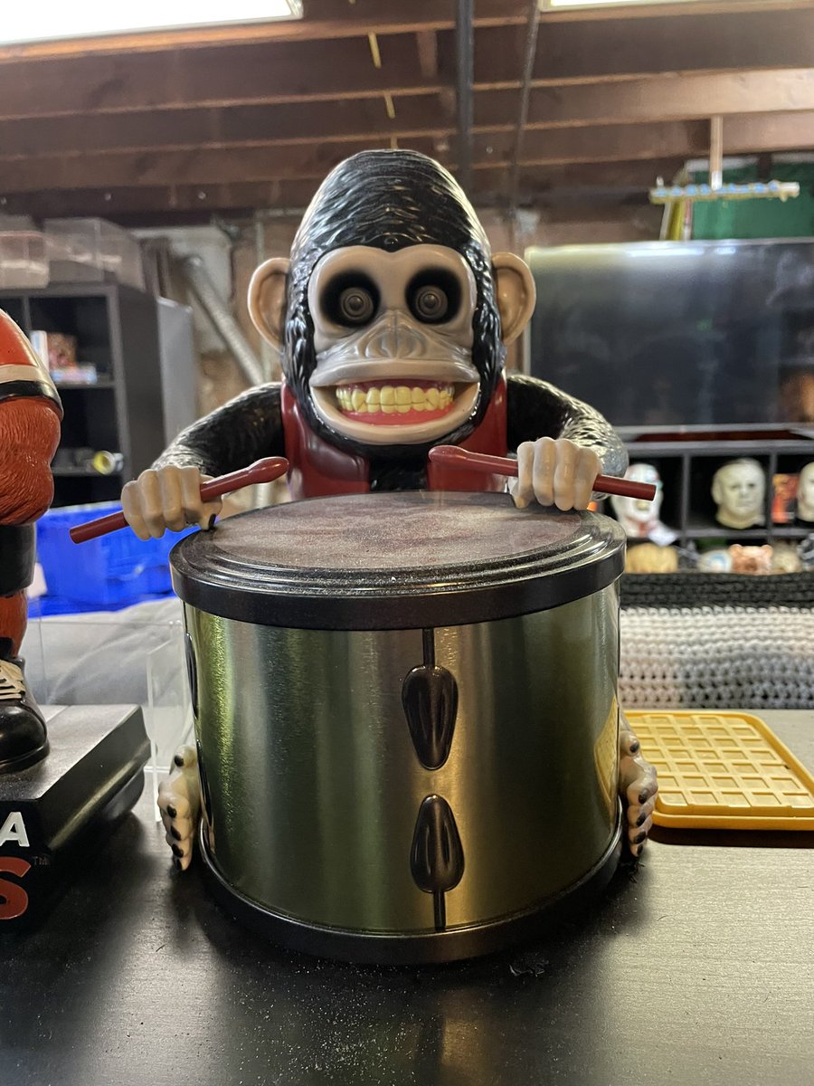 mattborzillo's tweet photo. Moving some more stuff out to help with bills

Retros $35 ea
H3 set $125
SNDN Ricky $50
The Monkey Popcorn container $70

See something ya need lmk https://t.co/93z9sRXH4M