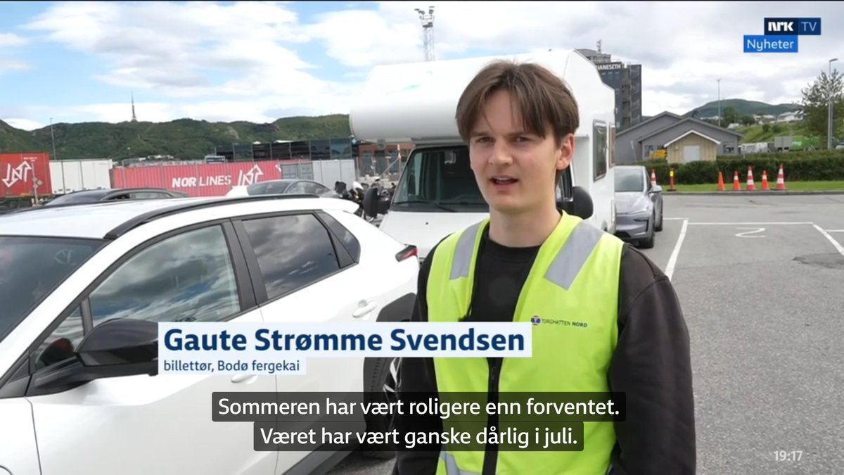 norwayyumenet's tweet photo. 北ノルウェーのロフォーテン諸島はオーバーツーリズムと言われるほど観光客が押し寄せていた。だが今夏は昨年より3割、観光客が減少。天候不順が原因と考えられる。
ロフォーテンは「この世とは思えない景色」と旅行された方から聞いているので、いつかは行ってみたい場所です。 https://t.co/L9vjF12A2z