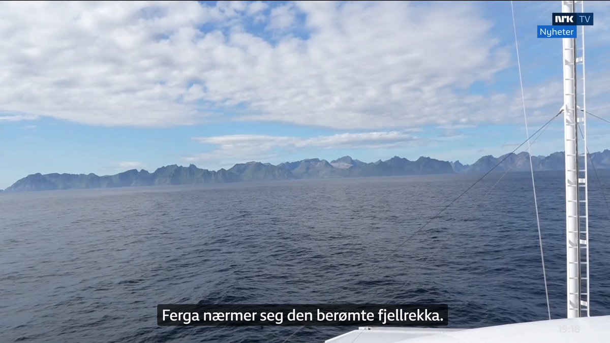 norwayyumenet's tweet photo. 北ノルウェーのロフォーテン諸島はオーバーツーリズムと言われるほど観光客が押し寄せていた。だが今夏は昨年より3割、観光客が減少。天候不順が原因と考えられる。
ロフォーテンは「この世とは思えない景色」と旅行された方から聞いているので、いつかは行ってみたい場所です。 https://t.co/L9vjF12A2z