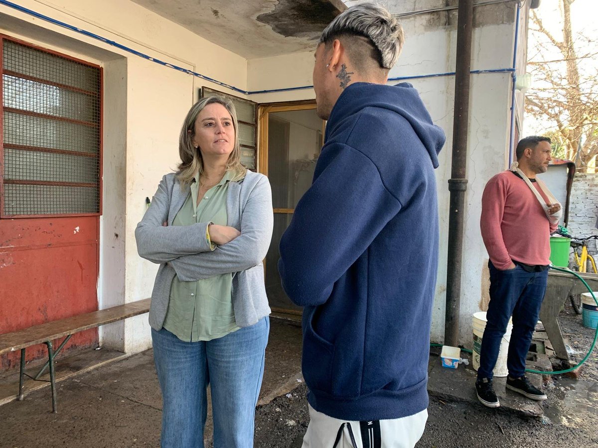 DanielGerhard5's tweet photo. Hoy estuvimos en Paysandú visitando los centros para personas en situación de calle en el departamento.
Seguimos ampliando y diversificado las respuestas en el interior, y conversando con los participantes para pensar formatos que favorezcan la autonomía y el egreso. https://t.co/F1ZOEL7MZB
