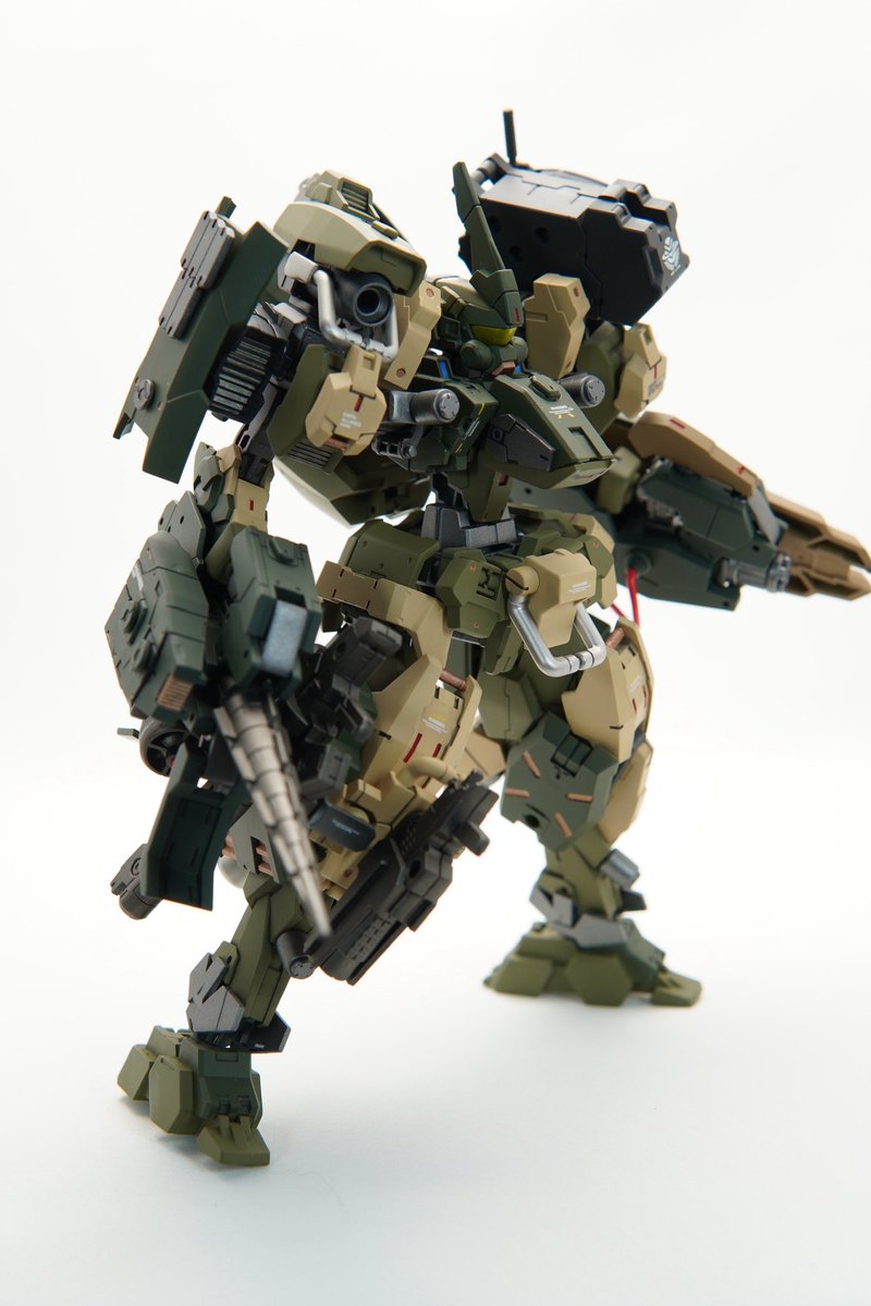 ff14_bekuo's tweet photo. エスポジット・バルチャー MB-02 “Bastion” 

Dエリアに投入された、プロテウス小隊所属の汎用戦術機。
武装換装により、あらゆる戦況へ対応を可能とする。
可動限界まで武装を搭載し、圧倒的な制圧力を誇り、交換式エネルギーパックにより長時間戦闘を可能とした。

#30MMCM2026 
#30MMEF https://t.co/zk9XrUGyEt