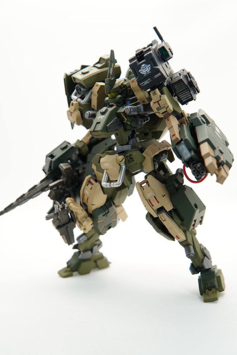 ff14_bekuo's tweet photo. エスポジット・バルチャー MB-02 “Bastion” 

Dエリアに投入された、プロテウス小隊所属の汎用戦術機。
武装換装により、あらゆる戦況へ対応を可能とする。
可動限界まで武装を搭載し、圧倒的な制圧力を誇り、交換式エネルギーパックにより長時間戦闘を可能とした。

#30MMCM2026 
#30MMEF https://t.co/zk9XrUGyEt