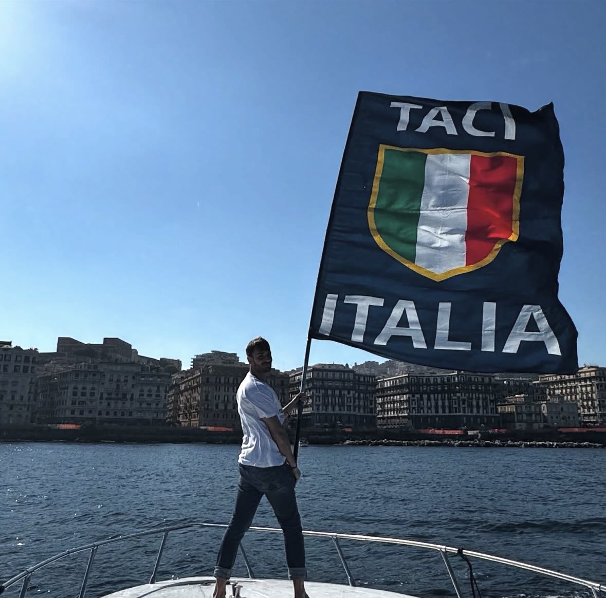 BTFootbal's tweet photo. La devo portare alla festa del centenario ?

🤔 https://t.co/7XWa2rES6a
