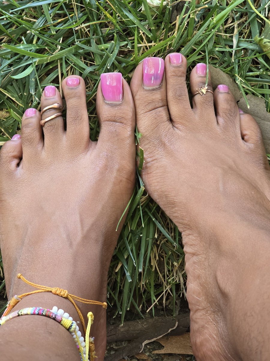 kweenkhay's tweet photo. Your friendly reminder to go out and touch grass 🌱😌 https://t.co/5PuWxt2bZb