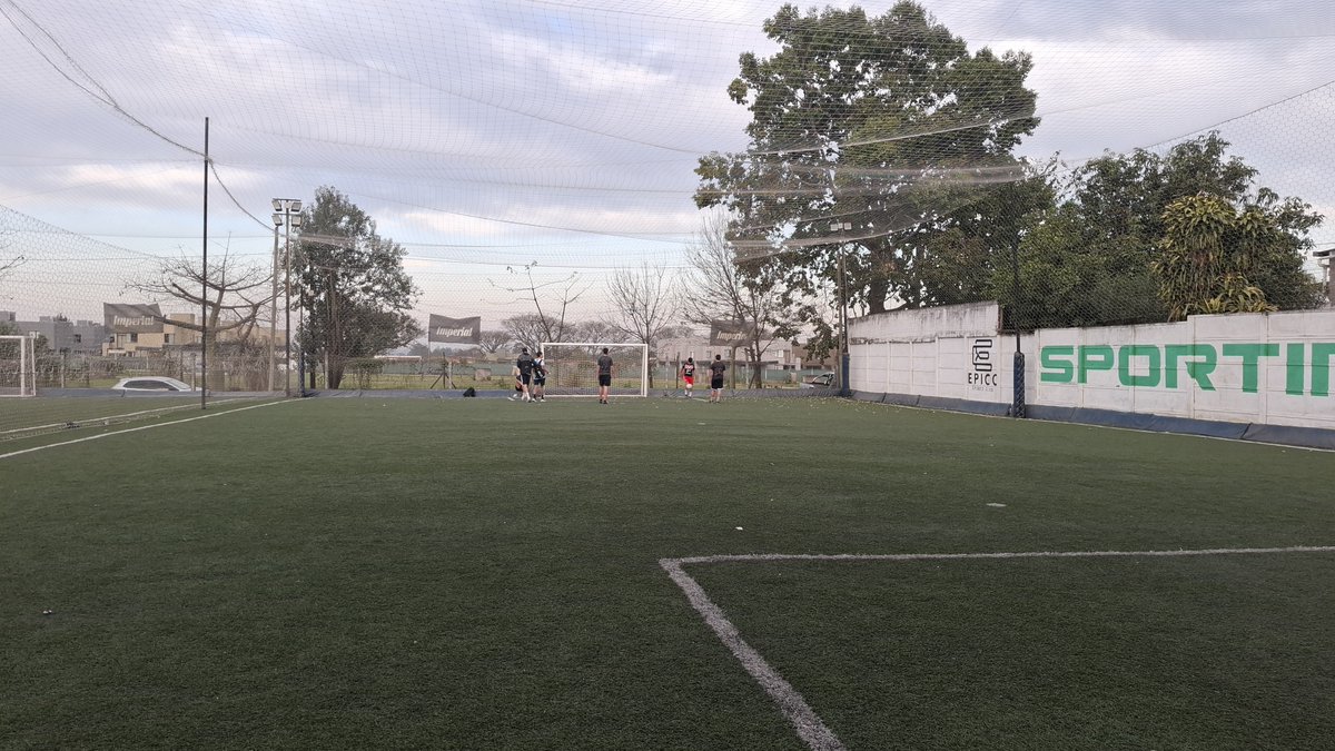 cabezadefloyd's tweet photo. Cuarto partido en seis dias, belleza. En la puta vida se pudo convocar gente tan seguido https://t.co/lKymAMtXKF