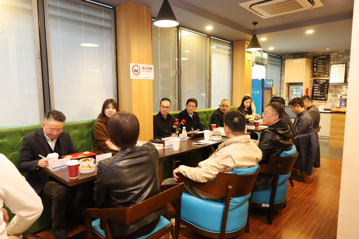 AhmedAb03203669's tweet photo. [3人小组协作攻克项目卡点，从头脑风暴到分工落地，每一份付出都在靠近目标]， https://t.co/BcLSepkAkF