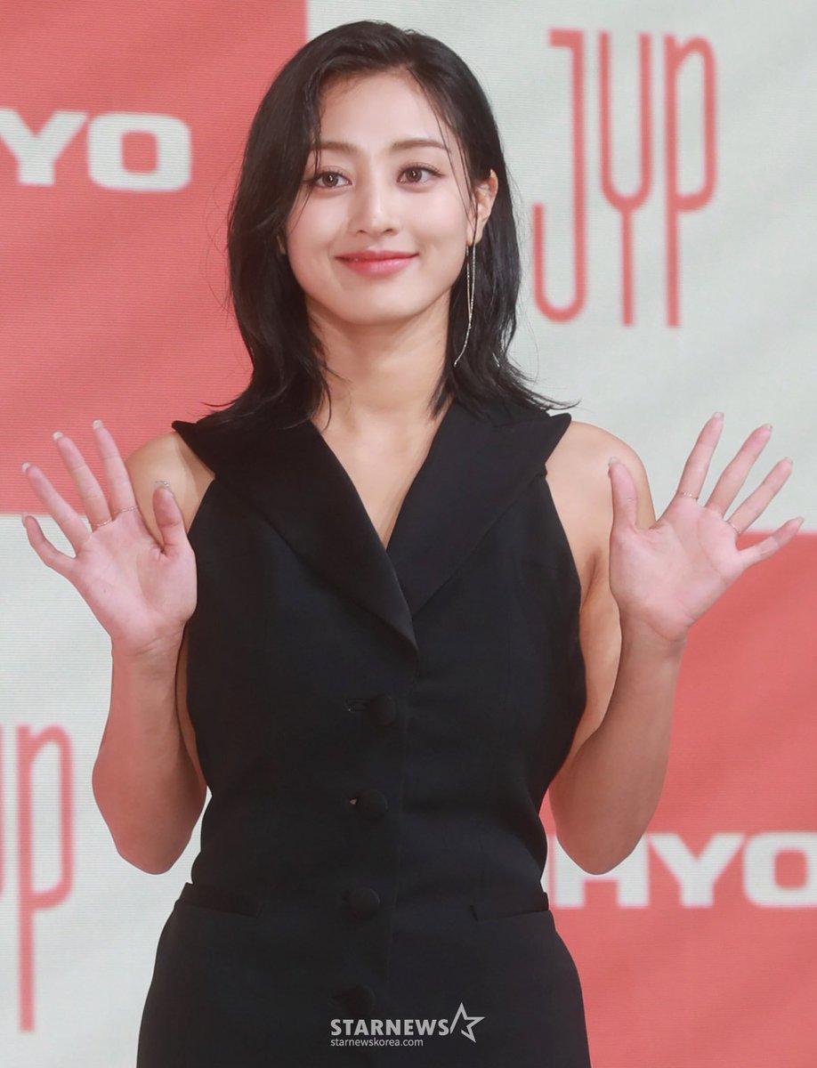 JihyoUnion's tweet photo. 📰 | An article about #JIHYO’s bubble messages is currently trending on Naver’s main chart at #23 with 8.2K views

📌 https://t.co/ZHT4TrdbjR

#지효 #ジヒョ #JIHYO
#TWICE #트와이스 https://t.co/iHAME8ucN5