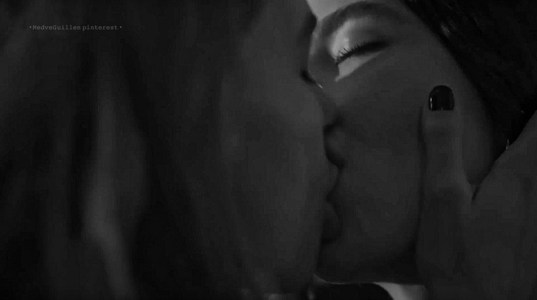 sandy_4i's tweet photo. O primeiro beijo da melhor noite de sempre para Lorena, Juquinha e seus fãs.! ❣️ https://t.co/ZGlFS9kSiR