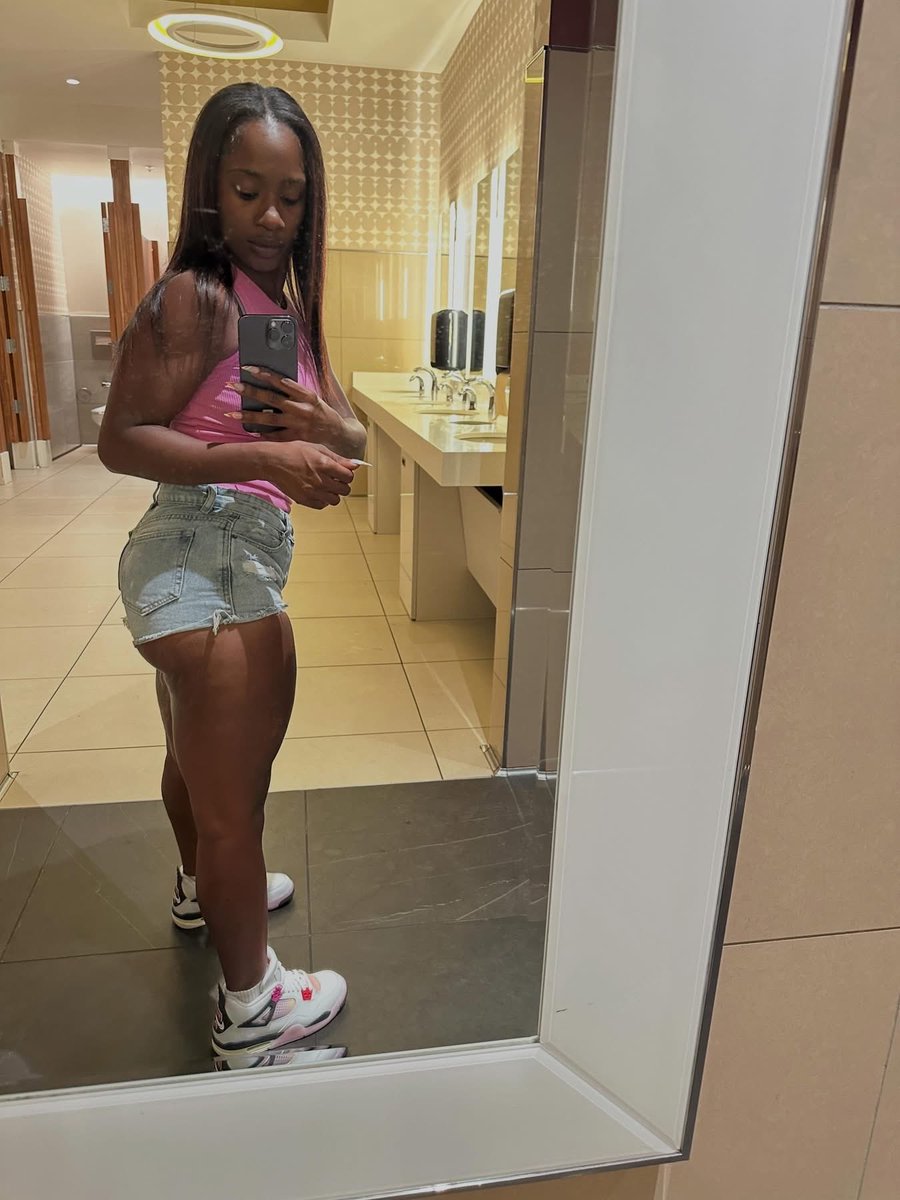 Themindof_C's tweet photo. Y'all swear I'm only thick in gym clothes 😂 Nah, baby... this body hitting in whatever I throw on.  I'm just holdin' it down for the thick-fit girls. 💅🏾💪🏾#gymgirl #explorepage #fıtnessmotivation https://t.co/J7W2bITr16