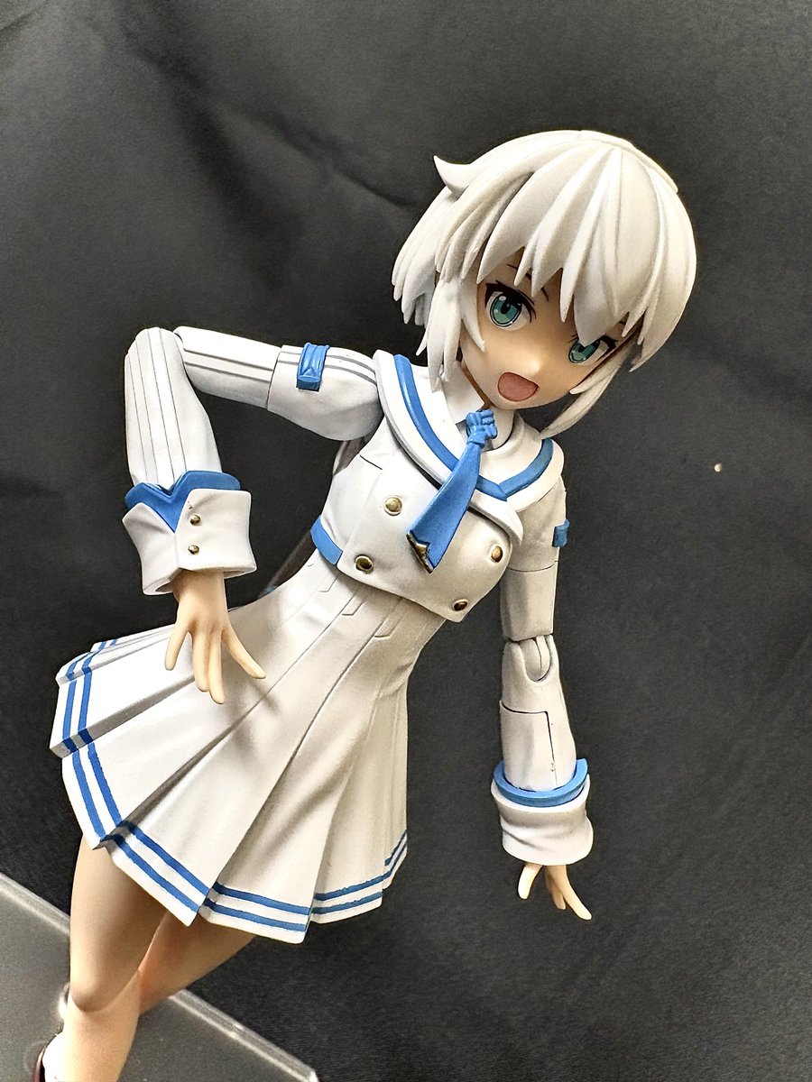 msa0011extbst's tweet photo. 先日発売の30MSオプションボディパーツSU01を白、ブルーで塗装しました。いい感じです。スカートの2重ラインはマスキングして塗り分け、思った以上に良くできた、カバン背負わせると3㍉穴が使えない、
本来ならネバァ様用にしたいが、それは後ほど作ると思う、、、、、

#30MS 
#リシェッタ https://t.co/Brj2EbOw7P