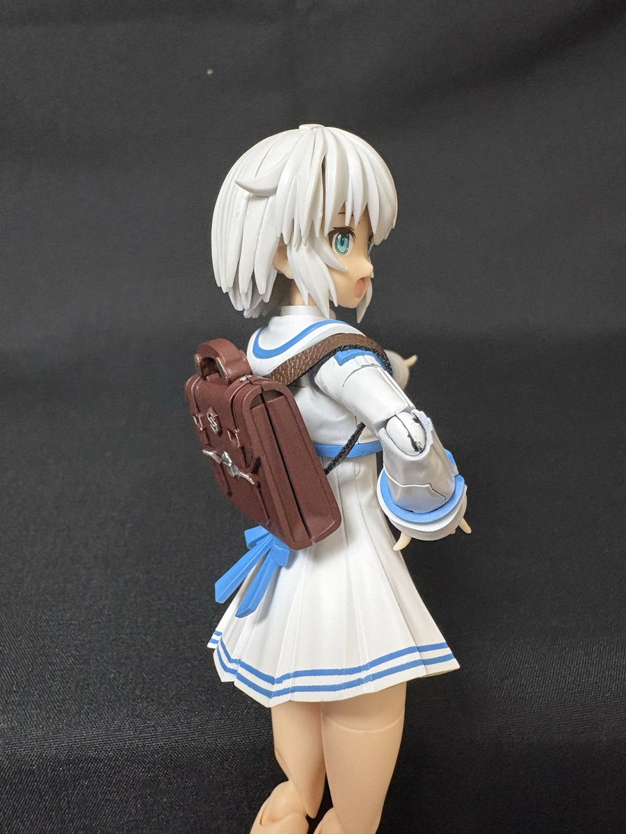msa0011extbst's tweet photo. 先日発売の30MSオプションボディパーツSU01を白、ブルーで塗装しました。いい感じです。スカートの2重ラインはマスキングして塗り分け、思った以上に良くできた、カバン背負わせると3㍉穴が使えない、
本来ならネバァ様用にしたいが、それは後ほど作ると思う、、、、、

#30MS 
#リシェッタ https://t.co/Brj2EbOw7P