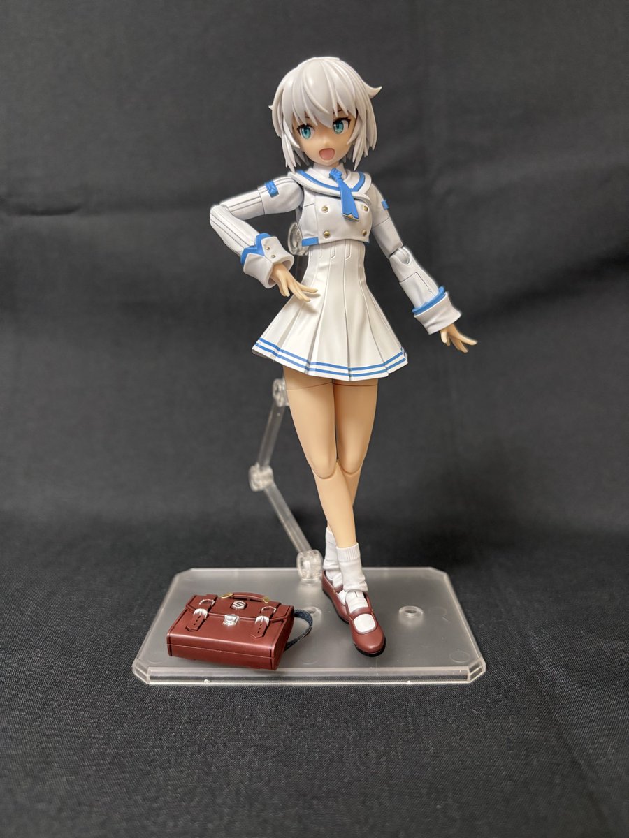 msa0011extbst's tweet photo. 先日発売の30MSオプションボディパーツSU01を白、ブルーで塗装しました。いい感じです。スカートの2重ラインはマスキングして塗り分け、思った以上に良くできた、カバン背負わせると3㍉穴が使えない、
本来ならネバァ様用にしたいが、それは後ほど作ると思う、、、、、

#30MS 
#リシェッタ https://t.co/Brj2EbOw7P