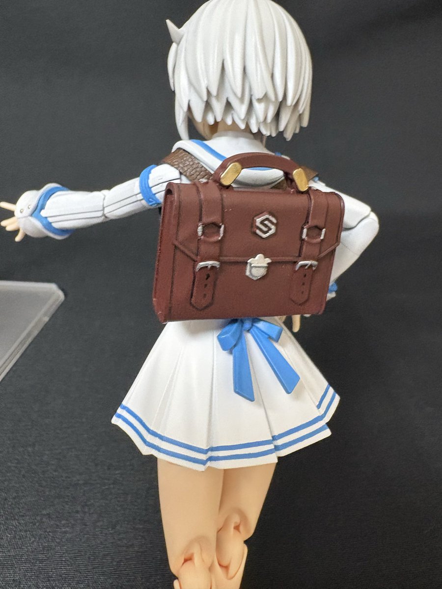 msa0011extbst's tweet photo. 先日発売の30MSオプションボディパーツSU01を白、ブルーで塗装しました。いい感じです。スカートの2重ラインはマスキングして塗り分け、思った以上に良くできた、カバン背負わせると3㍉穴が使えない、
本来ならネバァ様用にしたいが、それは後ほど作ると思う、、、、、

#30MS 
#リシェッタ https://t.co/Brj2EbOw7P