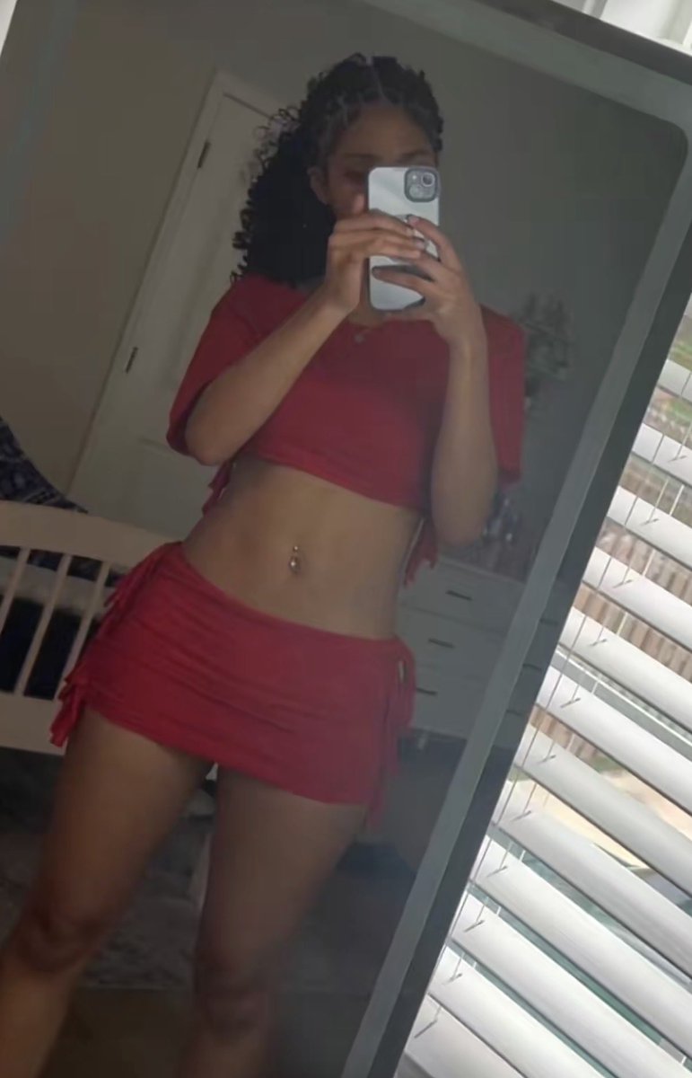 prttyyoungth1ng's tweet photo. lightskin girl #lightskinpyt #pytlightskin #barelylegal #sellingsession https://t.co/GtJCw4f4Xm