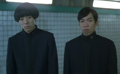 kitanisuto30395's tweet photo. #この正体にピンときたら映画好き
『キッズ・リターン』（1997）
カツアゲされる高校生役（宮藤官九郎、菊川浩二）  

北野武監督も俳優として出演したクドカンに「全然気づかなかった」と苦笑していた。  
そして、クドカンの隣は空耳アワー、ナゲット割ってとうちゃんこと菊川浩二氏。
#キッズ・リターン　#宮藤官九郎　#菊川浩二
#北野武