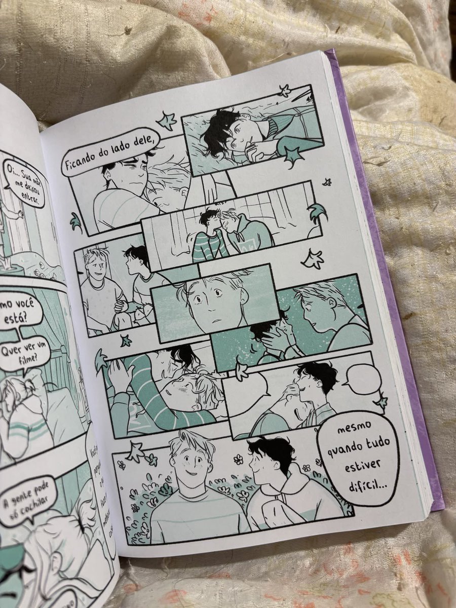 meeeleca's tweet photo. Heartstopper (todos) 
⭐️⭐️⭐️⭐️
o livro bobinho e fácil de ler que me deixa MUITOO feliz 
(e eles ainda são lindos meudeus) https://t.co/nUrHUeHaqA