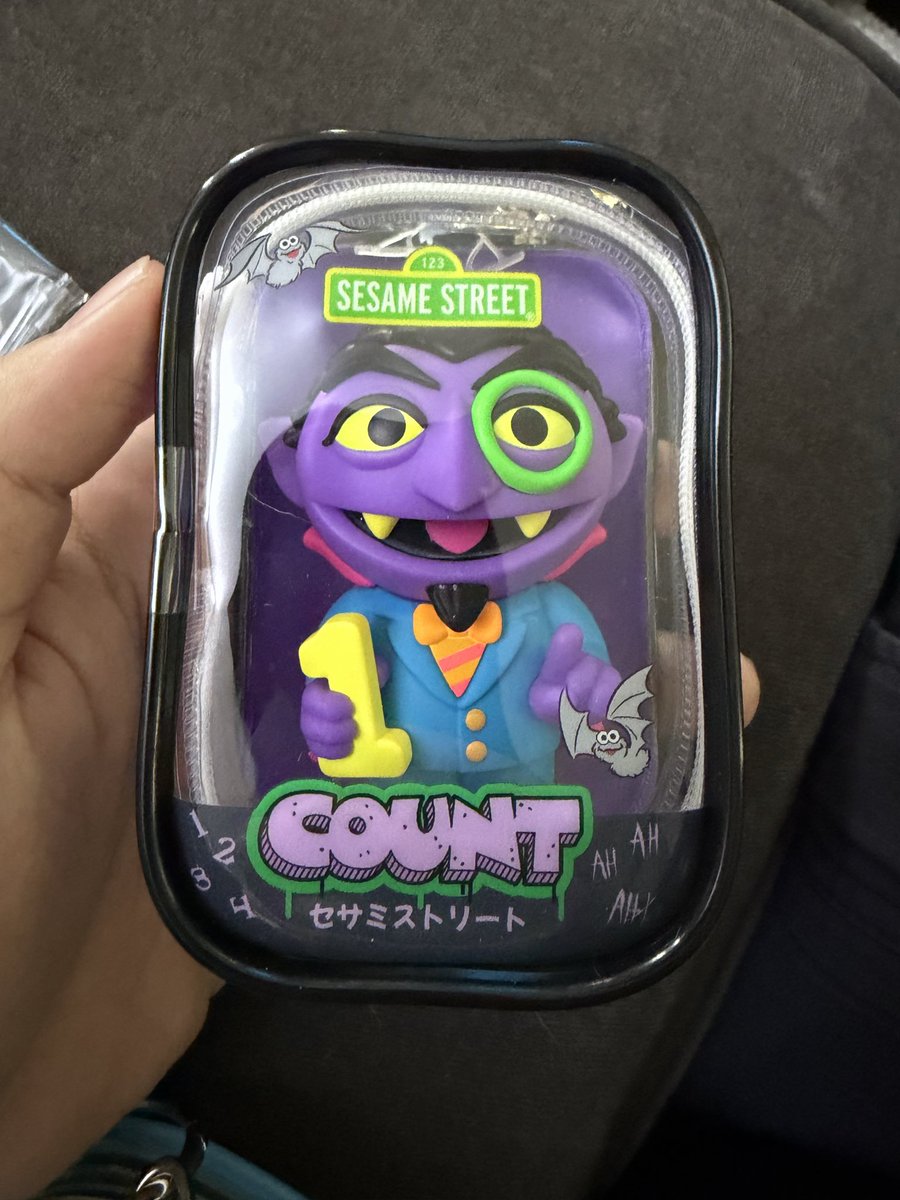 0mie's tweet photo. I just need @elmo didn’t really care for the rest, but I got @MeCookieMonster & @CountVonCount from the #RokiMoto #ChaseCase @DisTrackers @funkofinderz 👀 https://t.co/cDWY3gaYEz
