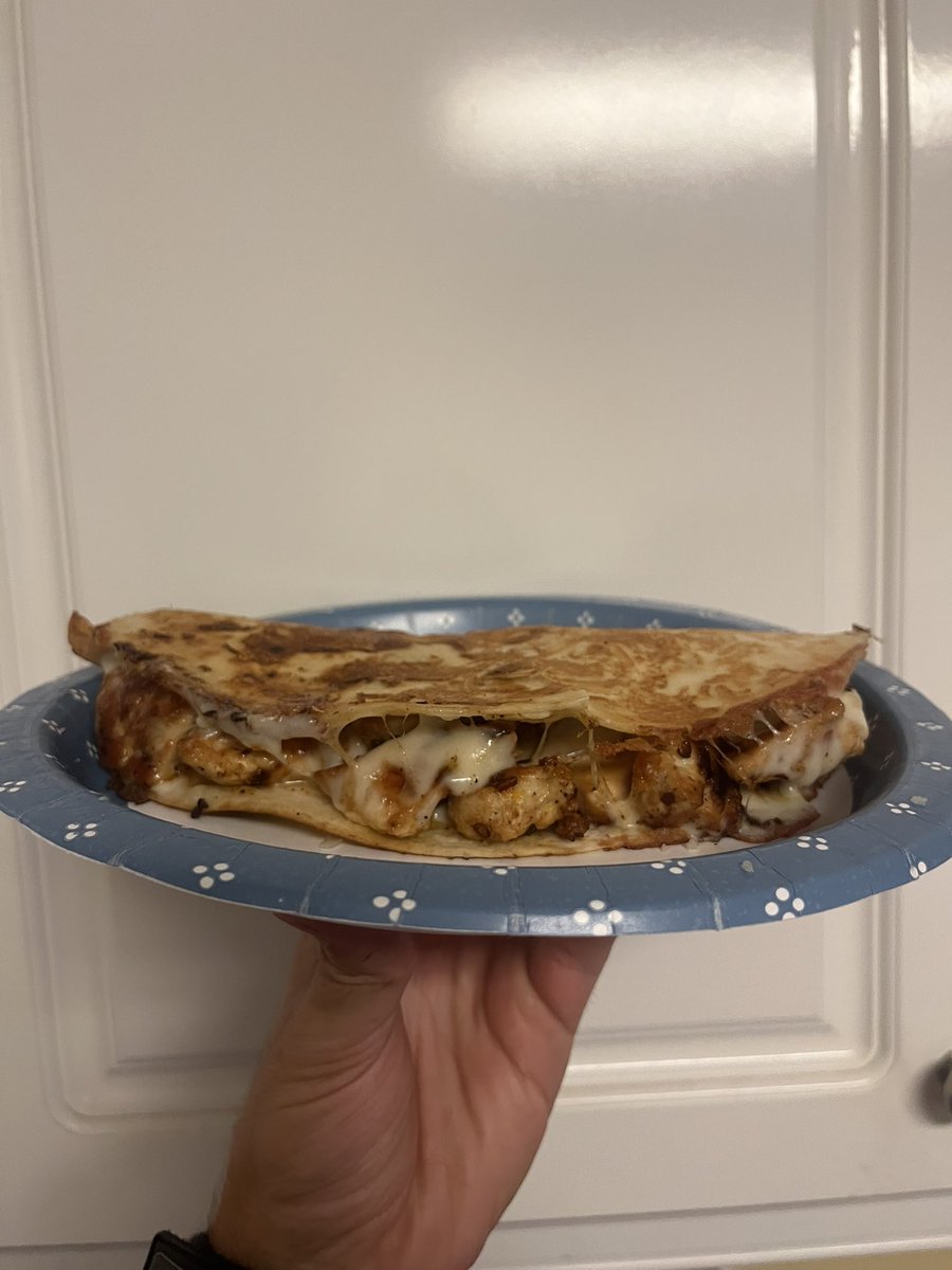 chcicjfbdn's tweet photo. I made a beautiful chicken quesadilla! She’s exactly 1 pound and 0 ounces, and has delicious Monterey Jack cheese. I am one proud father. https://t.co/eyueuLnjFR