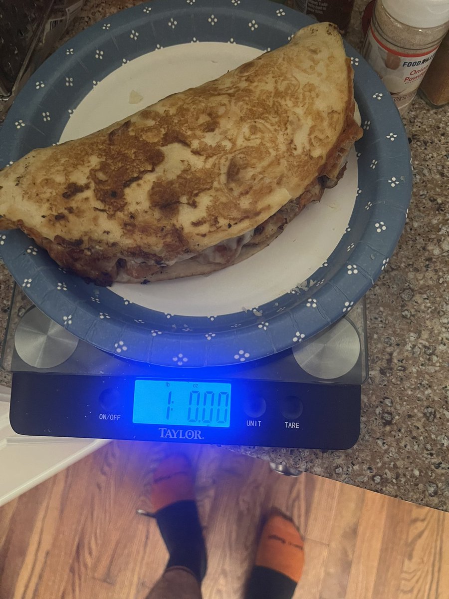 chcicjfbdn's tweet photo. I made a beautiful chicken quesadilla! She’s exactly 1 pound and 0 ounces, and has delicious Monterey Jack cheese. I am one proud father. https://t.co/eyueuLnjFR
