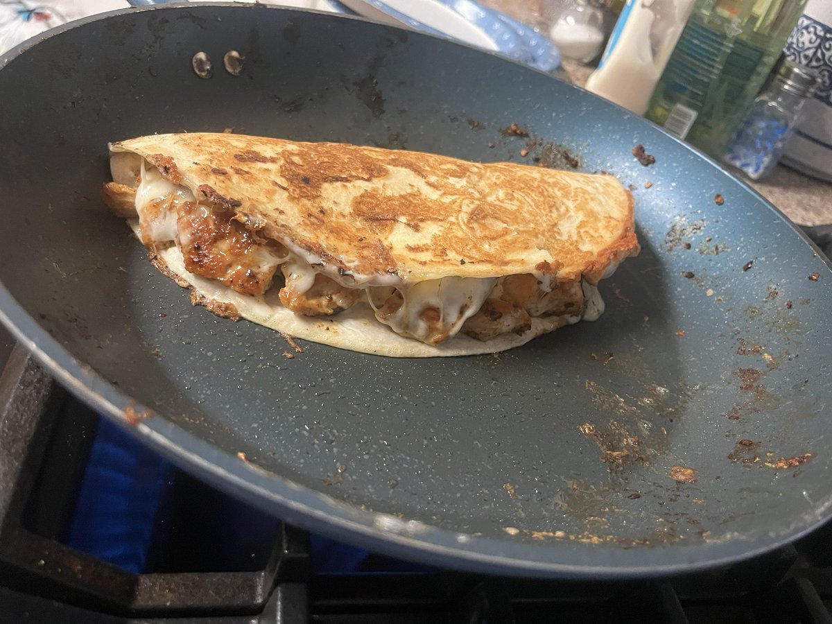 chcicjfbdn's tweet photo. I made a beautiful chicken quesadilla! She’s exactly 1 pound and 0 ounces, and has delicious Monterey Jack cheese. I am one proud father. https://t.co/eyueuLnjFR