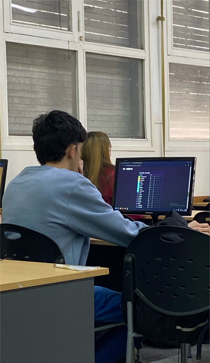 valugimenezzz's tweet photo. Este chad abrió promiedos segundos antes de rendir un final, solo los genios hacen eso https://t.co/wM4Pj1Xjkq