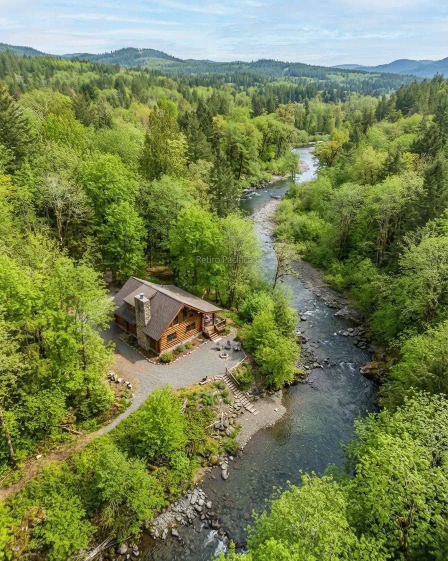 cabinsmountain's tweet photo. far away from noise and people https://t.co/vxtLBMDhg5