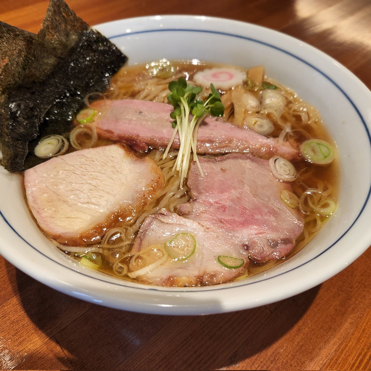 Ysgroup5's tweet photo. 7月29日(水)
自家製中華そばもり中
営業時間11:00〜14:30
材料無くなり次第終了

本日は多賀城のつむぎに出勤して
おります。
ご来店お待ちしております。

限定中華そば
魚介類の旨味たっぷり凝縮した味わいと鶏の旨味、自家製醤油のブレンドをお楽しみください。
　
よろしくお願いいたします。 https://t.co/6G60heGP9N