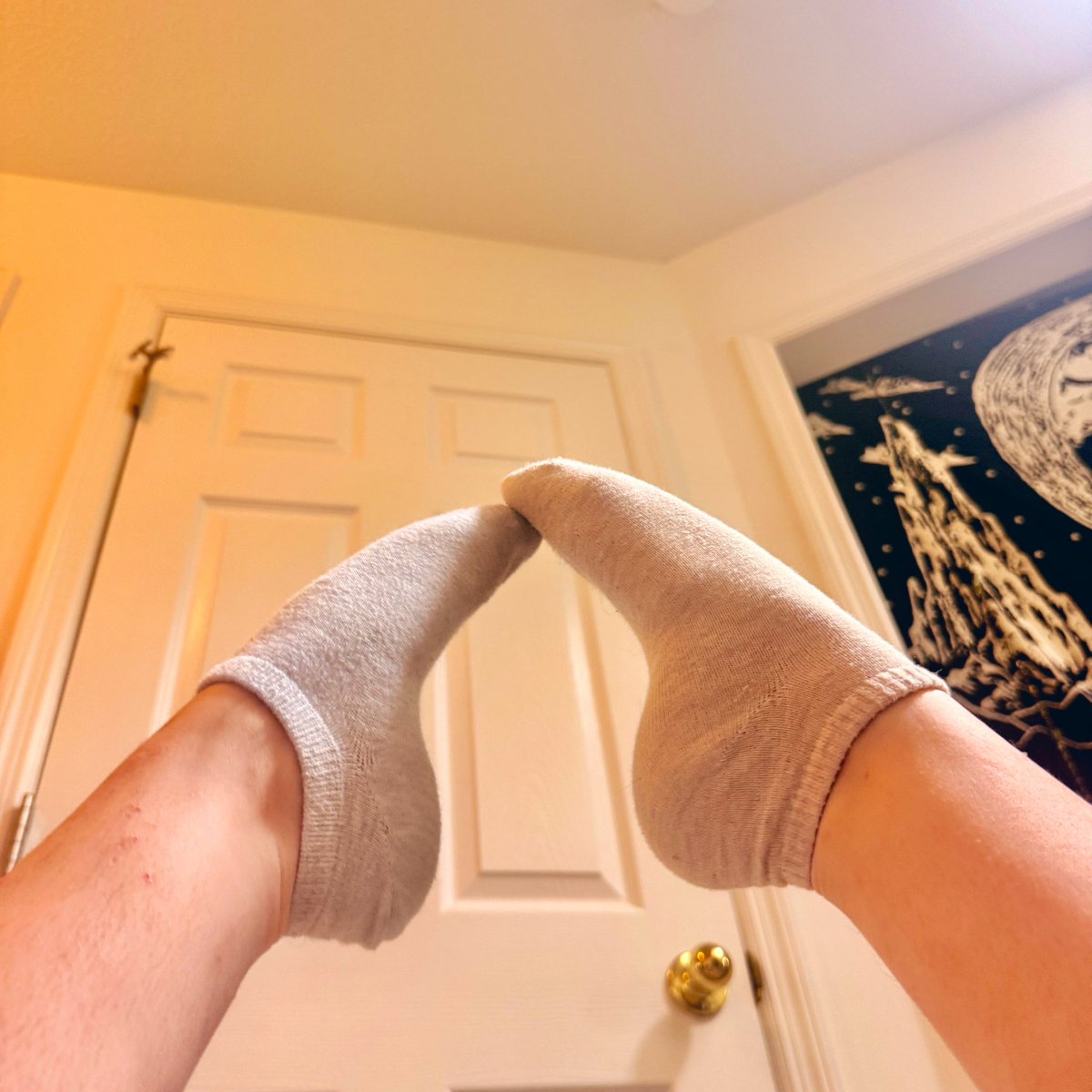 Nessisprettysol's tweet photo. Look at my arches 🫶🏻you know you want my socks ;) #footfetısh #silentsend #cashapp https://t.co/xRKvhwhI16