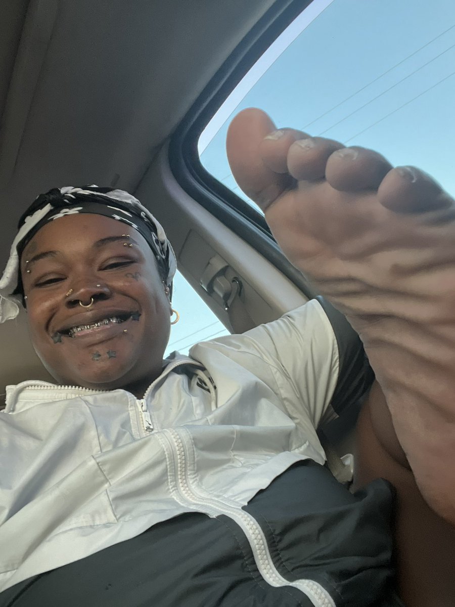 yourgodbri's tweet photo. Time to ruin some bitches 🫰🏾 

Findom ebony brat feet soles https://t.co/mZqdFb3Moh