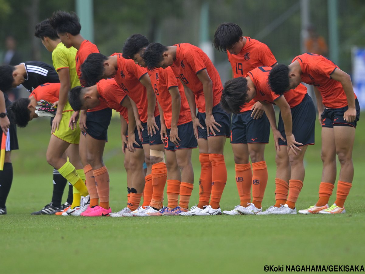 gekisaka's tweet photo. 初の8強目指した九州国際大付は力を出し切れずに無念の敗戦。中盤守備で奮闘のMF土谷優太主将は選手権で「歴史を変えれるように」

https://t.co/IXHgtDRptf

#高校サッカー #インターハイ #高校総体 #ゲキサカ https://t.co/elTinkIS7V