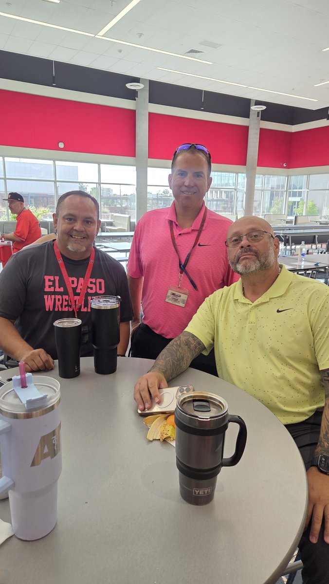 eromero_BAHS's tweet photo. Lighting up PD today! ⚡️ The @BelAirHigh team showed up in full neon as we dialed into attendance protocols and prepped for a fantastic year ahead. 🦺 #GlowGetters https://t.co/ucDwINbJmx