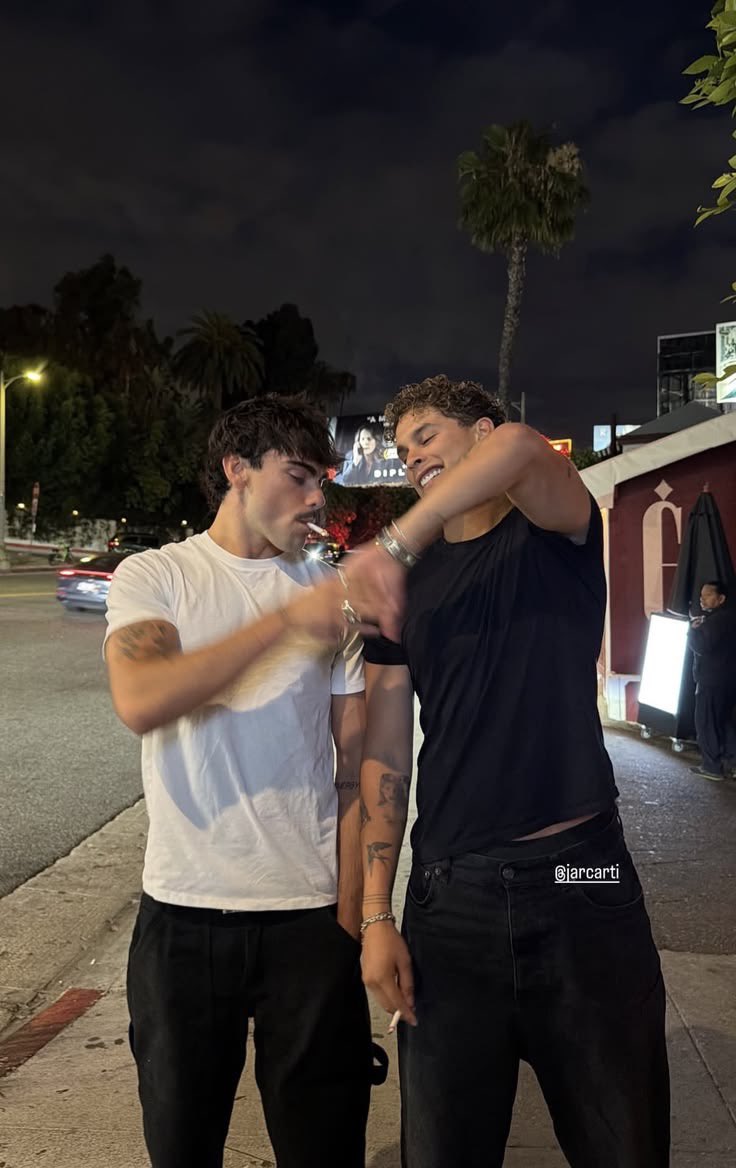 keydzz_'s tweet photo. Hoje é o dia do meu irmão, meu parceiro e meu amigo. Que nunca faltem motivos para sorrir e realizar todos os seus sonhos. Feliz aniversário! 🤍 https://t.co/osAcG0GONs