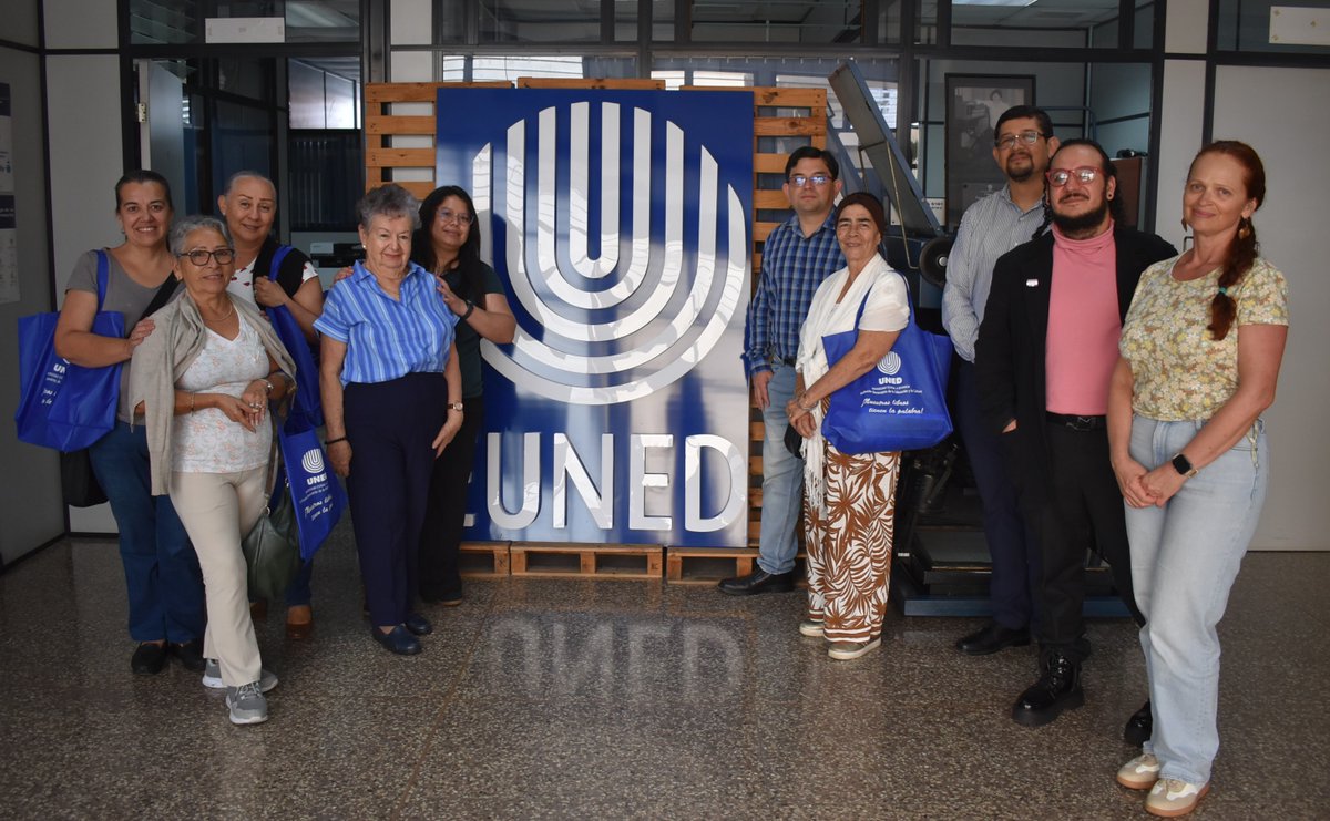 editorial_uned's tweet photo. 📚✨ Hoy recibimos al Club de Lectura Uroboros, de Goicoechea.
Compartimos con sus integrantes el proceso de creación de los libros EUNED, desde la idea hasta la publicación.
¡Gracias a su coordinador, Danthe Thenad, y a todas las personas que nos visitaron! 💙📖
#LibrosUNED https://t.co/dKRMphPyuC