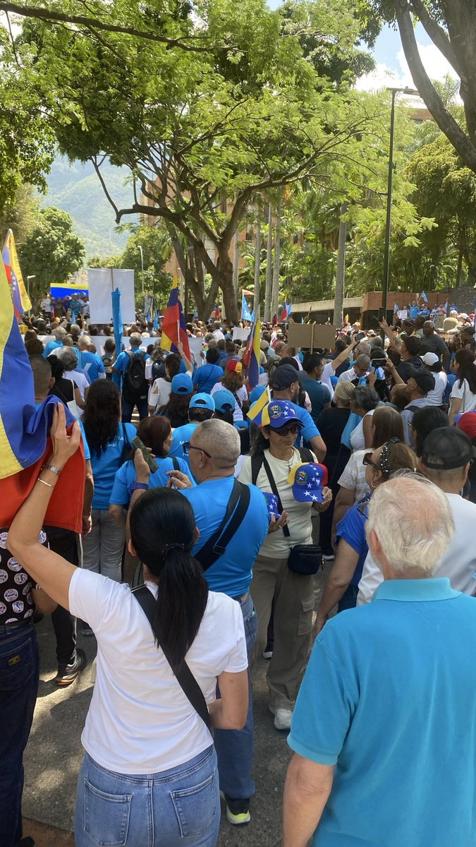 anitico's tweet photo. Venezuela entera no sabe de otro nombre, que no sea el de @MariaCorinaYA para dirigir los destinos de nuestro país. Ella y su equipo es la única q tiene un programa serio para reconstruir, adecentar y desarrollar la República que nos vio nacer. Con @MariaCorinaYA hasta el final. https://t.co/RwCLwPA5Da