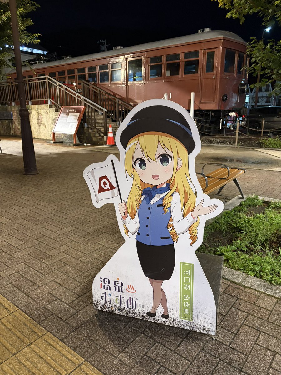 de10_miya's tweet photo. 24時間見られる温泉むすめ
多佳美ちゃん　御御足の汚れが気になります
富士山🗻吉田ルートの登山道が光ってますね https://t.co/VtdrSvBvci