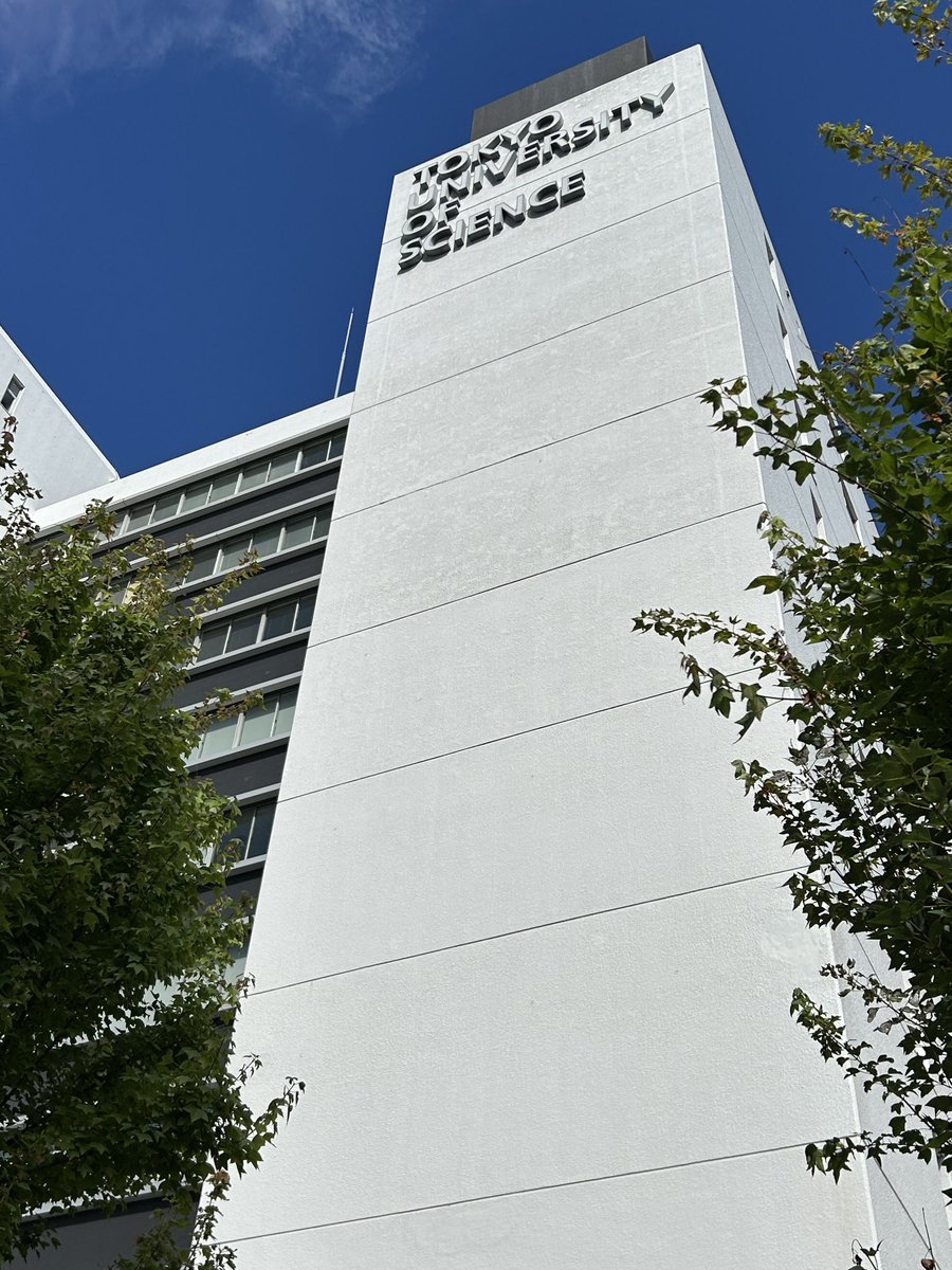gakusansukiyo's tweet photo. 私立理工系では、早慶に次ぐNo.3の大学。「いや、上智の理工学部もあるだろ、ボケ」「同志社も入れろ、アホ」などの異論はあろうが、理学部も工学部も創域工学部もある理工系のデパートだから、ここがNo.3でいいでしょう。国公立理工系落ちが多いのはご愛嬌。 https://t.co/gtnYWWCgml