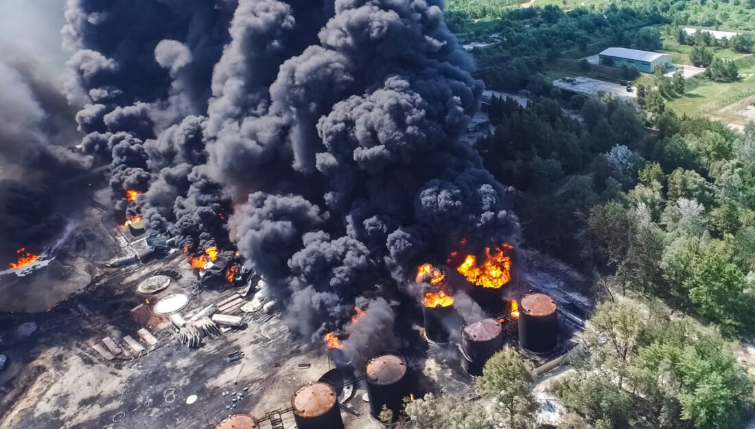 TAMU_SPH's tweet photo. Our researchers have developed a faster way to identify hazardous airborne pollutants &amp; assess their effects on human health following the '23 Shepherd,TX  chemical plant fire.

The findings could improve disaster response &amp; public health preparedness.

🔗 https://t.co/59i9vs5JFv https://t.co/pTJgNitvrk