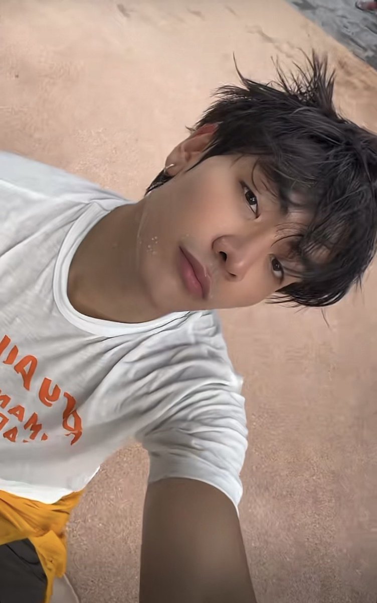 LyndtMshyt18731's tweet photo. Goodmorning,mydearJungdonk,Mayyourmlikethesun'sfirstray,Filledwithlaughterthahtsupthesky,AndasmilesobrightitchasesthMayhappinesswrapyouwarmandtrue,Withhthatsingandmomentsthatshine,Abeautifulday,madeperfectlyforyou.WishingyyAndsms that never fade away! 

#จุงดัง #JoongDunk https://t.co/EgB1UaMaLv