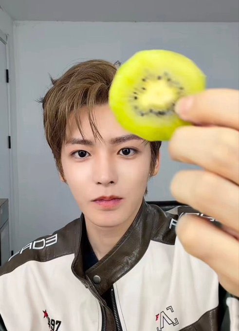 fmfmeee's tweet photo. 키위가되 https://t.co/B4QhPvJOIh