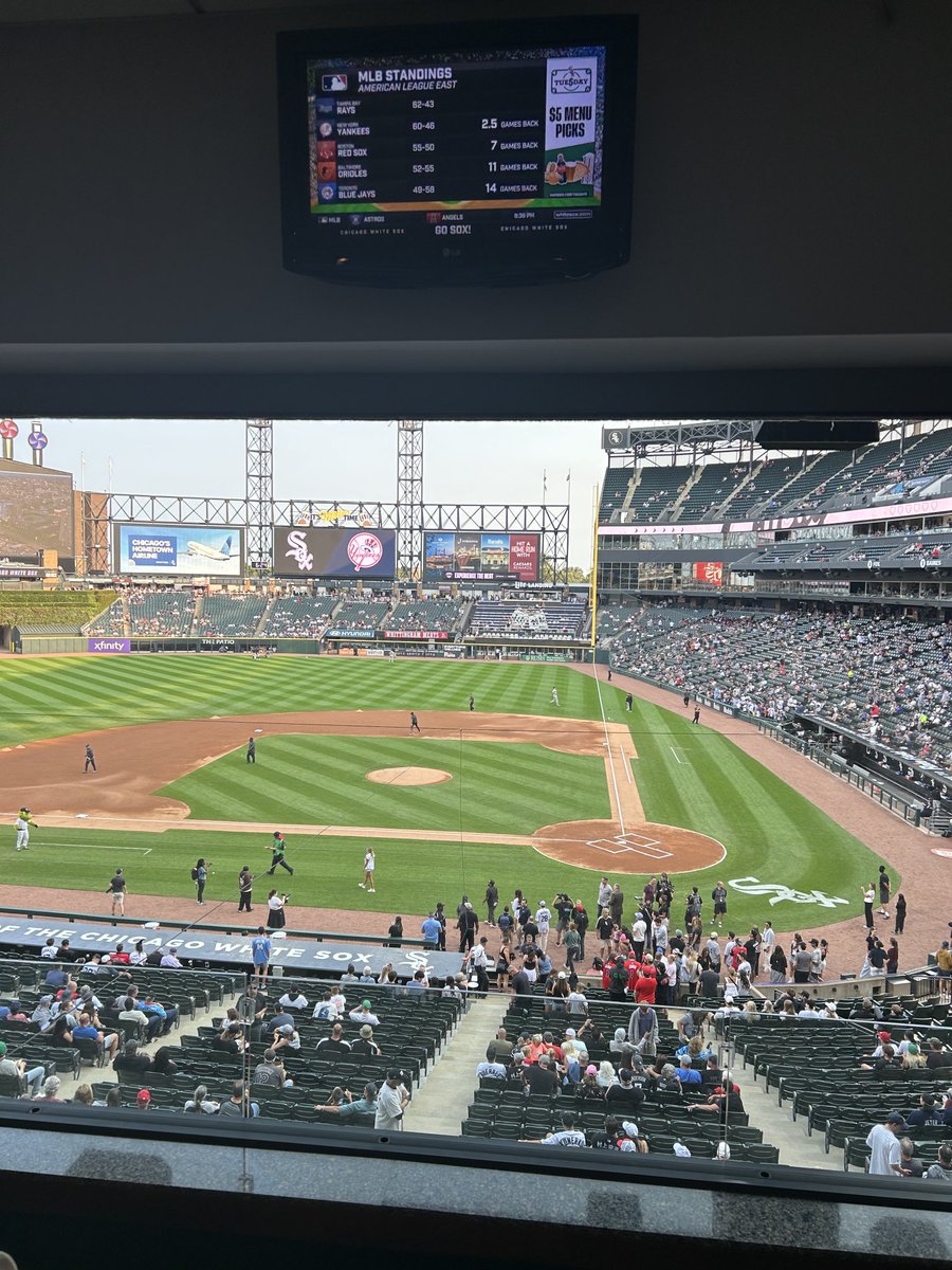 toddjewski5150's tweet photo. #suitelife tonight. https://t.co/lNoiCCQROf